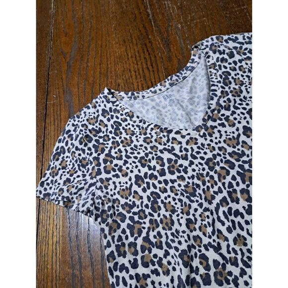 Medium Gap Favorite T Cheetah Leopard Short Sleeve VNeck Tee Tshirt Top - Picture 2 of 3